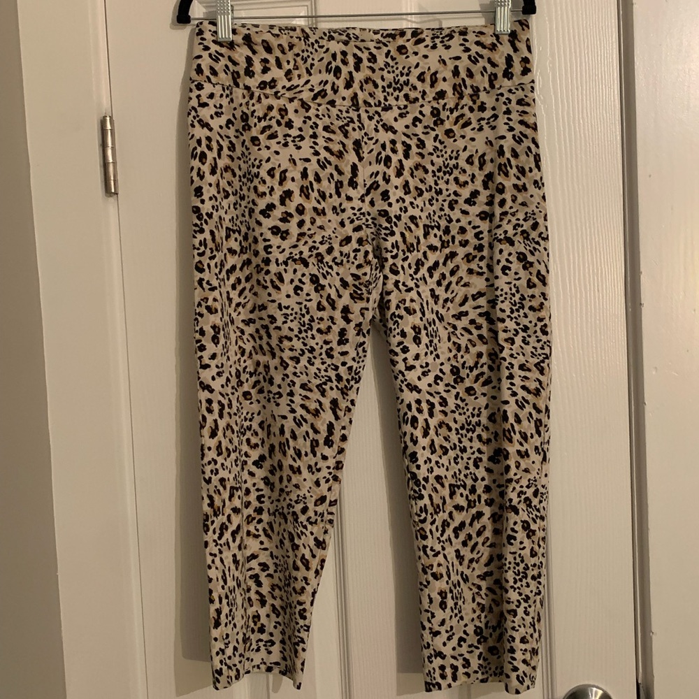 Zac & Rachel Leopard Print Stretch Capri Pants